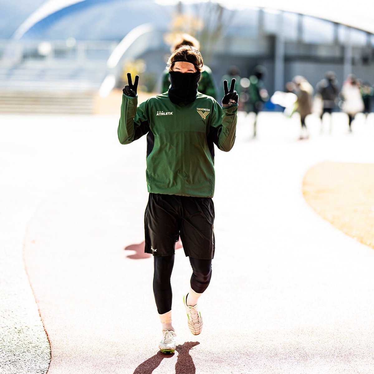 クイズ】 寒い日のトレーニング🥶 顔を隠しているのは誰と誰でしょう