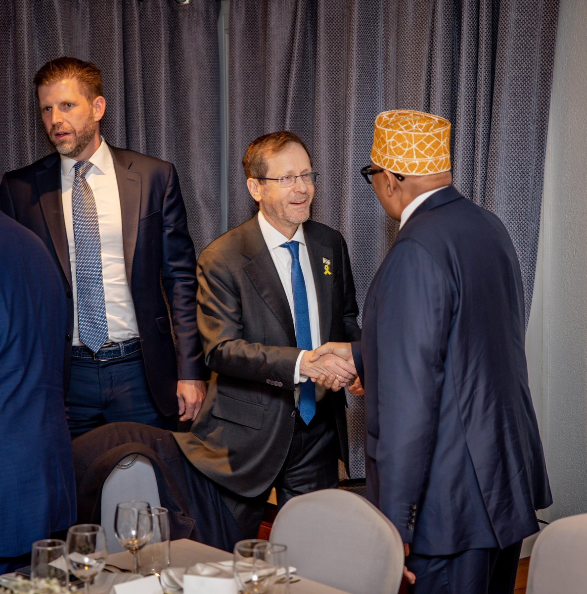 Abdirahmanirro's tweet image. Last night in Davos, on the sidelines of the World Economic Forum, i met with the President of the State of Israel, @Isaac_Herzog  at a high-level dinner. Our discussions focused on strengthening and advancing bilateral relations between the Republic of Somaliland and the State…