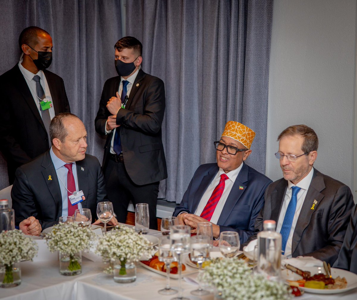 Abdirahmanirro's tweet image. Last night in Davos, on the sidelines of the World Economic Forum, i met with the President of the State of Israel, @Isaac_Herzog  at a high-level dinner. Our discussions focused on strengthening and advancing bilateral relations between the Republic of Somaliland and the State…