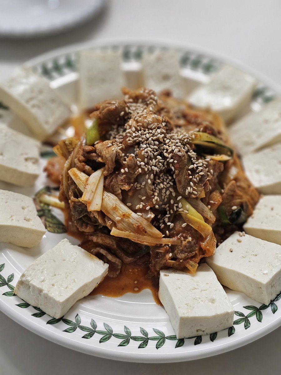 세상 귀찬타.
테슬라든 현대차든 밥 차려주는
로보트 빨리 만들어 주세요
60개월 할부로 라도 지르겠습니다!