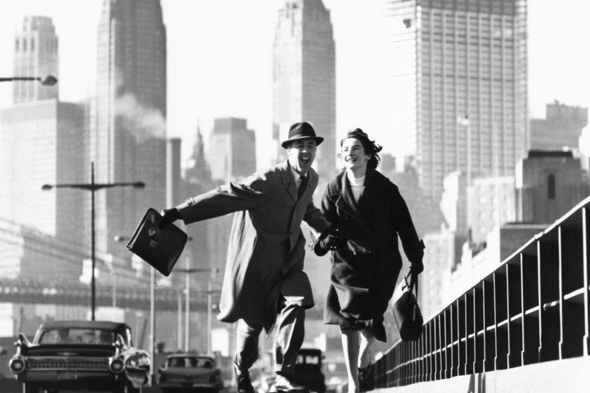 restano 3 cose
la certezza che stiamo sempre iniziando
la certezza che abbiamo bisogno di continuare
la certezza che saremo interrotti

Dobbiamo fare
dell’interruzione un nuovo cammino
della caduta un passo di danza
della paura una scala del sogno
un incontro

F.Pessoa

Parkinson