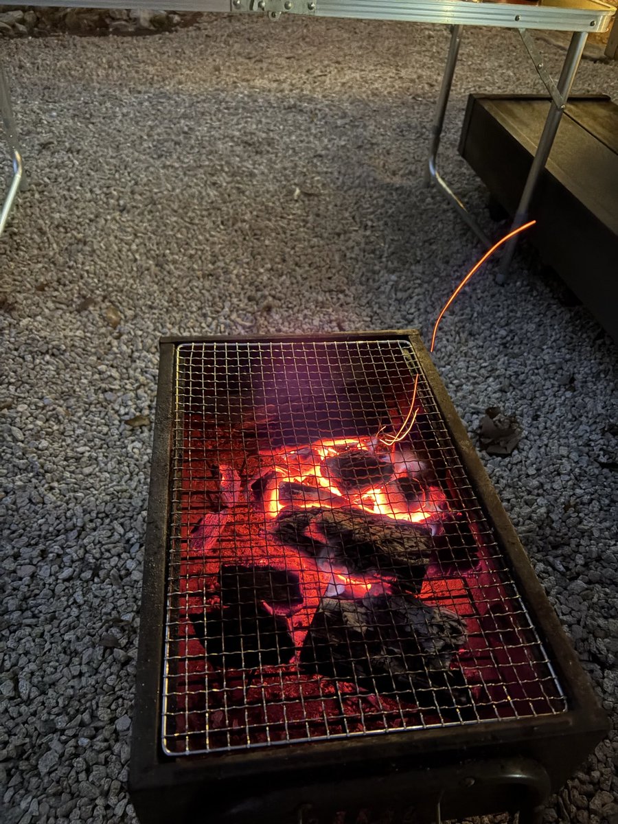 SpoonYusuke's tweet photo. 2年ぶりの友人宅にて真冬のBBQ🍖
久々（何年ぶり？）かに連休もらいました👏👏👏👏
今日は楽しみたいと思います🥰 https://t.co/QCnX7sHGo8