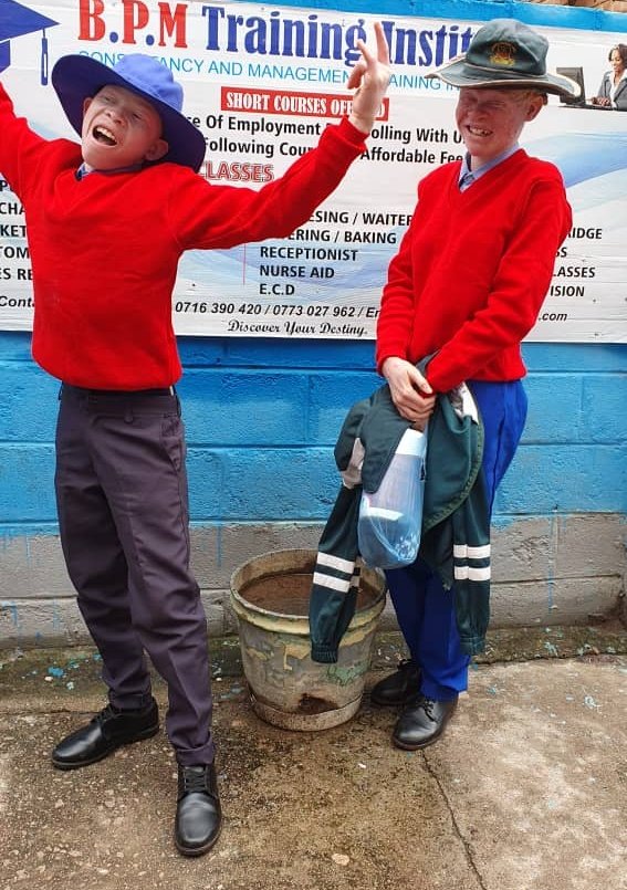 The_Tonga_Queen's tweet image. Faraiwo nesu , nemukono we 100 Reposts 🎉
As schools were bieng opened this term, God heard my prayers. Two kids with albinism whom when l thought of would give me sleepless nights due to their situations.
Casper a young boy who was staying with his grandmother in the deep valley…