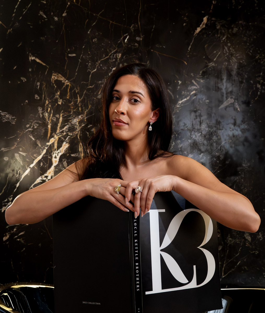 A Woman’s Worth.

Images by <a href="/24Kbxnjo/">Director24K 𓅓</a> 

#LKBJEWELLERS #LOCALKETTLEBROTHERS