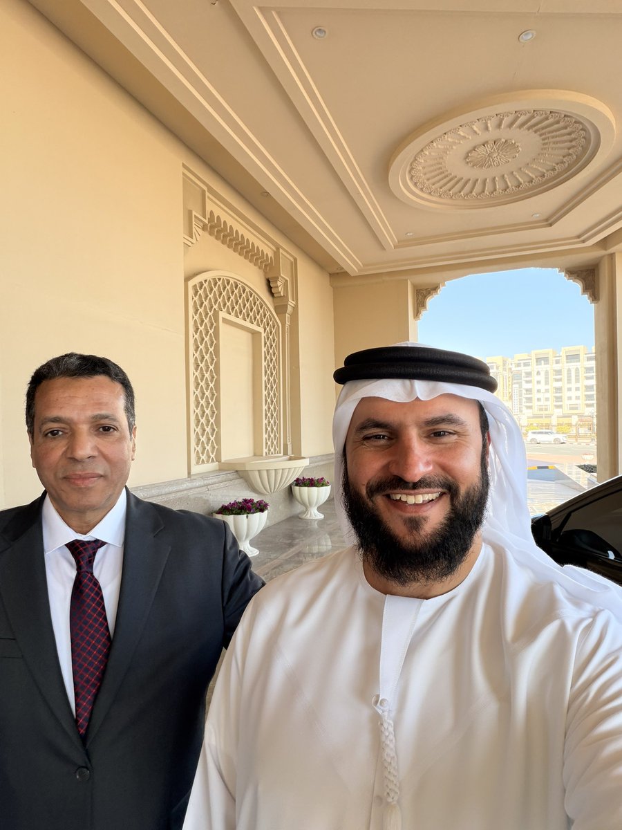 مع سعادة اللواء طارق
عبدالباسط عبدالصمد ابن
الشيخ عبد الباسط عبد الصمد
وهو قارئ أيضا