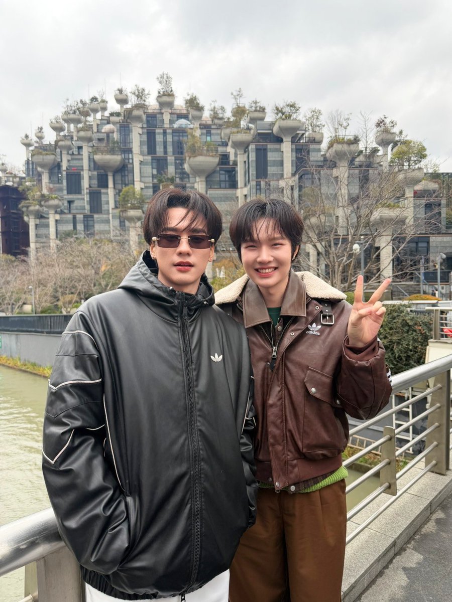 DomundiTV's tweet image. จบลงไปแล้วสำหรับ Plantnery X Keng Namping Shanghai Disneyland

ขอขอบคุณ @plantnery_th ที่ให้เกียรติ “เก่ง” @harit_keng และ “น้ำปิง” @nampingnapat ได้มาร่วมทริปสุดพิเศษในครั้งนี้นะคะ 🥰

ขอขอบคุณแฟน ๆ ที่มาร่วมทริปนี้ไปด้วยกัน รวมถึงแฟน ๆ ที่ส่งกำลังใจมาให้ทั้งสองคนด้วยนะคะ 🫶🏻✨️…