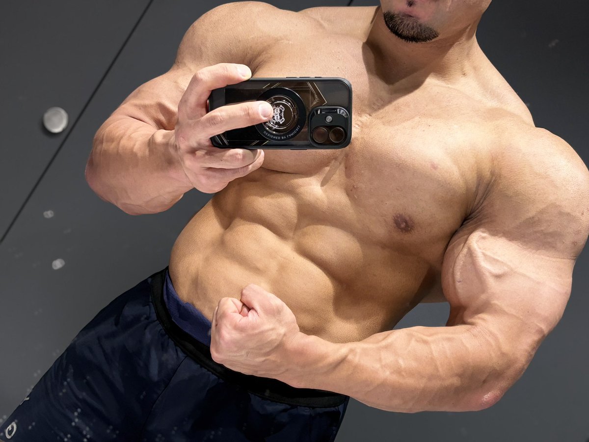 ムギムギ 2025.10.26 bodybuilding posing Height: 182 cm Weight: 119 kg