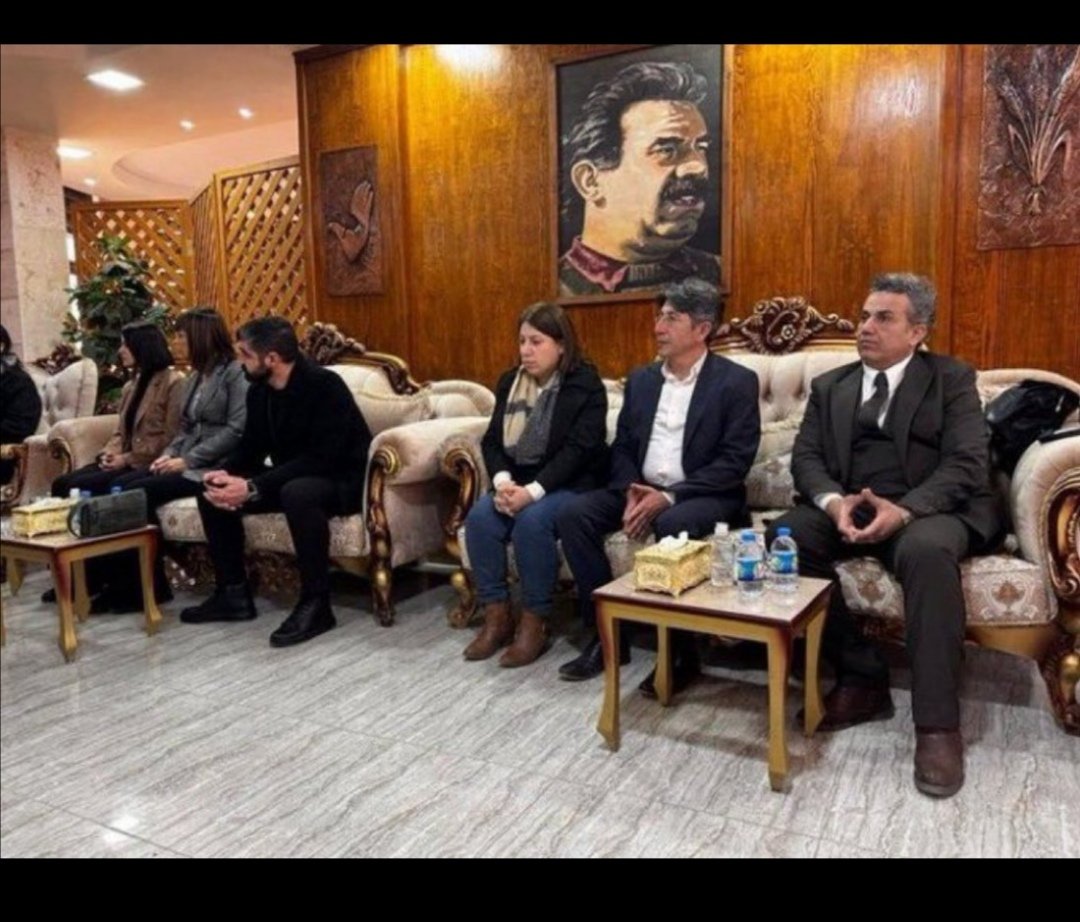 Dem Parti’liler YPG'li teröristlere geçmiş olsuna gitmişler.

Anlaşıldı, DEM'den adam olmaz.

İsraille demlenmeye devam ediyorlar.