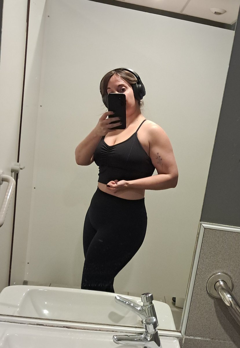 ˢᵐᵒˡʸᵃⁿ ฅ^•ﻌ•^ฅ (Agatha stan account 💜☄️🔮) tweet media