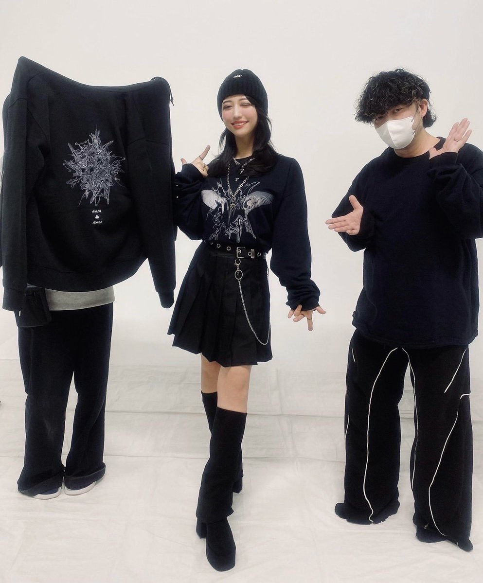 KINGLY_MASK's tweet image. Drummerそして声優としても活躍中の
米澤茜さん × KINGLYMASKの撮影でした！！
とても素敵な画像が撮れました♬
お楽しみに✨

お店でお買い物もしていただき
サイン色紙をいただいたので
店内に飾らせていただきます！

ありがとうございました！！