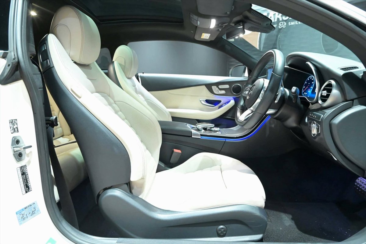 CNairobian1_'s tweet image. Side mirror indicators◼️
Push-start ignition◼️
Premium sound system◼️
Cruise control◼️
Reverse camera◼️
Tyre pressure monitoring system◼️
Traction control◼️
Electric parking brake◼️

#mercedes #benz #mercedesbenz #cclass #C180 #Coupe