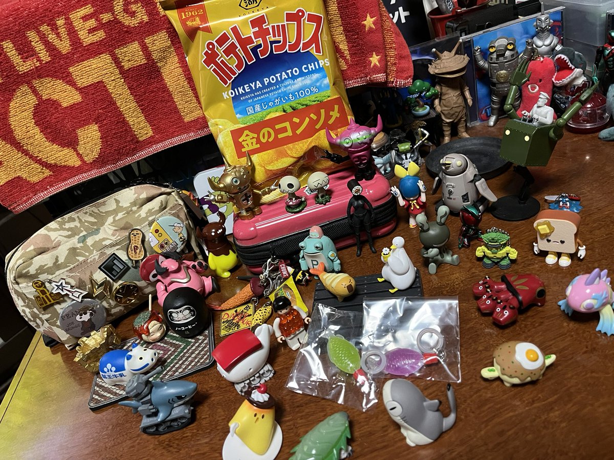 業者さんが迷子なってて
道案内に連れてってあげたら
「大阪の人って歩くん早いですねぇ」って
息切れ気味で言われたよ。そんな早いかなー。

湖池屋ポテチ"金のコンソメ"食べよう。
久々コンビニ前ガチャガチャしたよ。
お醤油と違うのん入ってるの怖いなー。

ズタタッ。おつかれ木曜やした☻⋆͛⋆͛