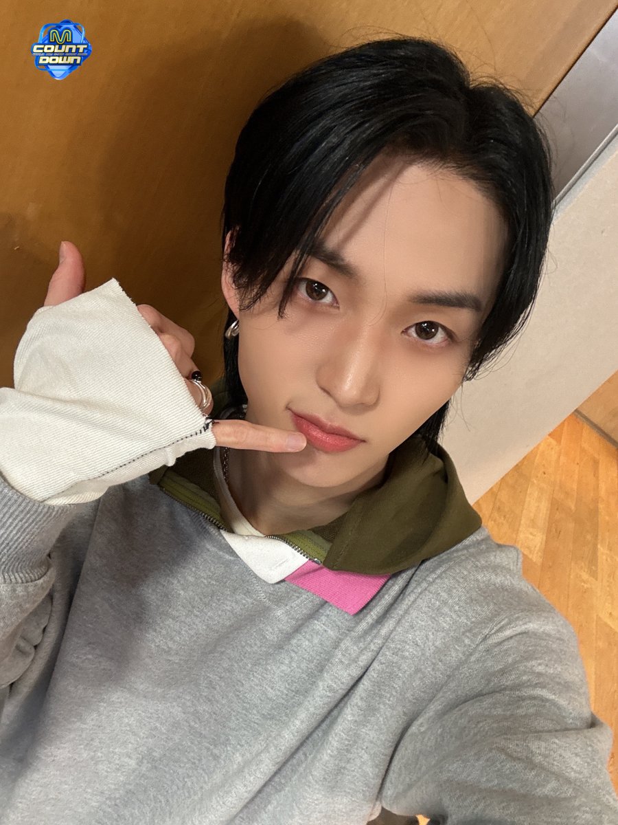 땡스가 TNX에게 전화건다는 건 너무 수동적이다.
TNX가 땡스에게 전화걸러 엠카로 간다 εεε=(ง ˙o˙)ว

#TNX #티엔엑스 
#엠카운트다운 #MCOUNTDOWN