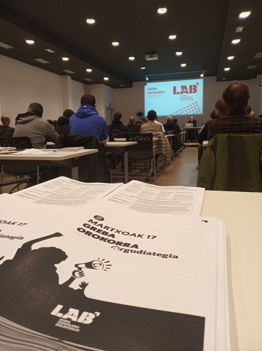 LABUrolaKosta's tweet photo. ✊✊✊
Hasi dugu Urola Kostako LABeko delegatuen eskualde batzarra.

Buru belarri ari gara M17-ko lanketarekin!

#M17GrebaOrokorra https://t.co/X513LcKbMv