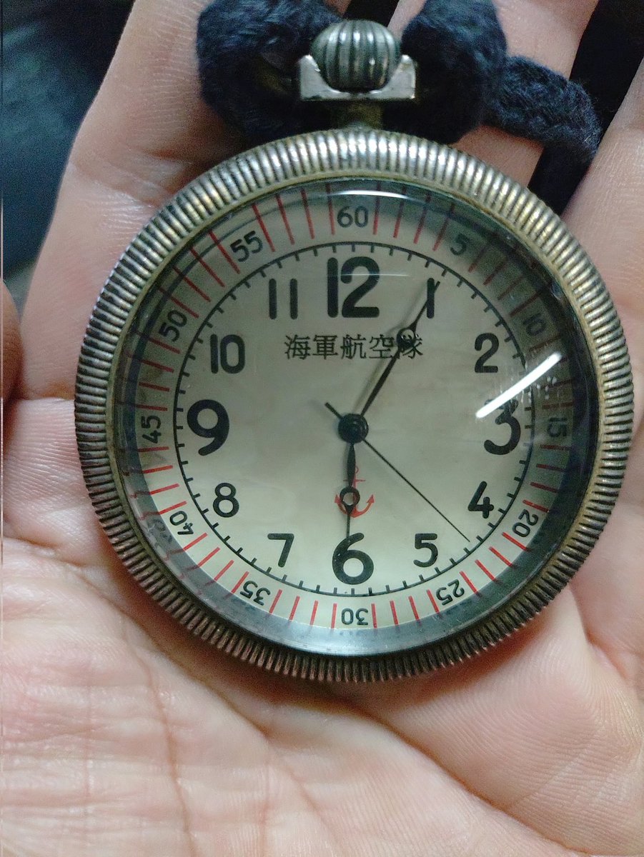 さてさて、動かぬ懐中時計。 自分で電池交換しにくいとかなんとか