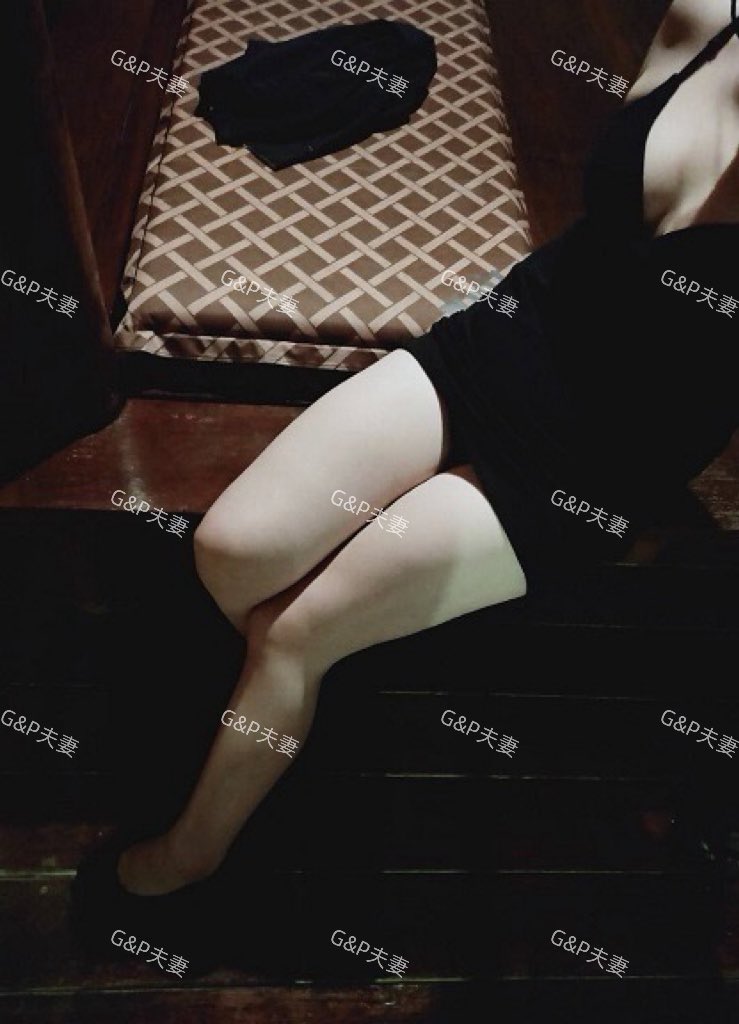 認識一陣子的朋友
最近
一直私底下偷偷跟老婆旁敲側擊
問她是不是有在玩推特
老婆竟然很大方的承認
然後兩個偷偷瞞著我聊了幾個禮拜
朋友終於忍不住約了布嫂
就這樣…我們竟然解鎖了一位
現實中的朋友單男
#NTR新境界
#私底下認親讓我好興奮