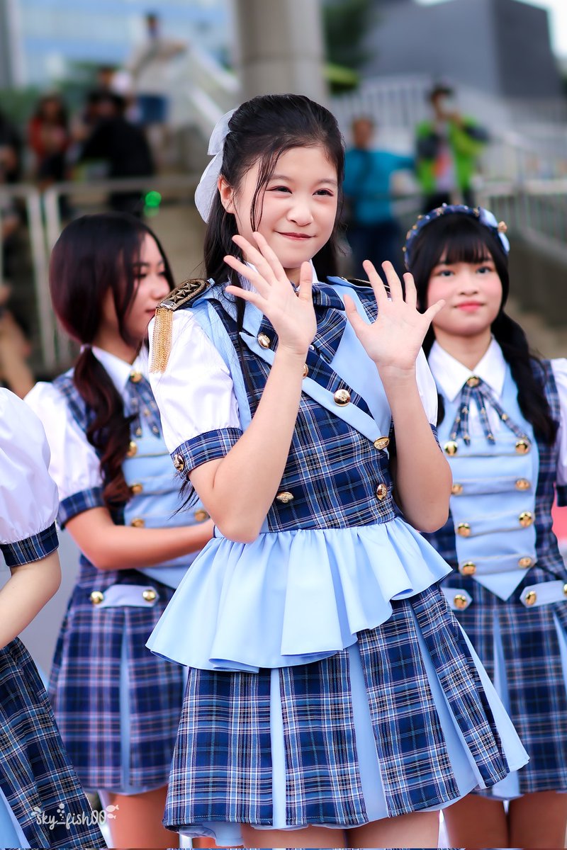 sky_fish00's tweet photo. When you call my name: 😍🥰🤩
@isabel_klp48
🐟 28.12.25
🫧 Jingle Jam Christmas 2025
📍 Lalaport BBCC
#KLP48 #klp48isabel #isabelklp48 #jinglejamlalaport #アイドル https://t.co/KhU2p8XTp8