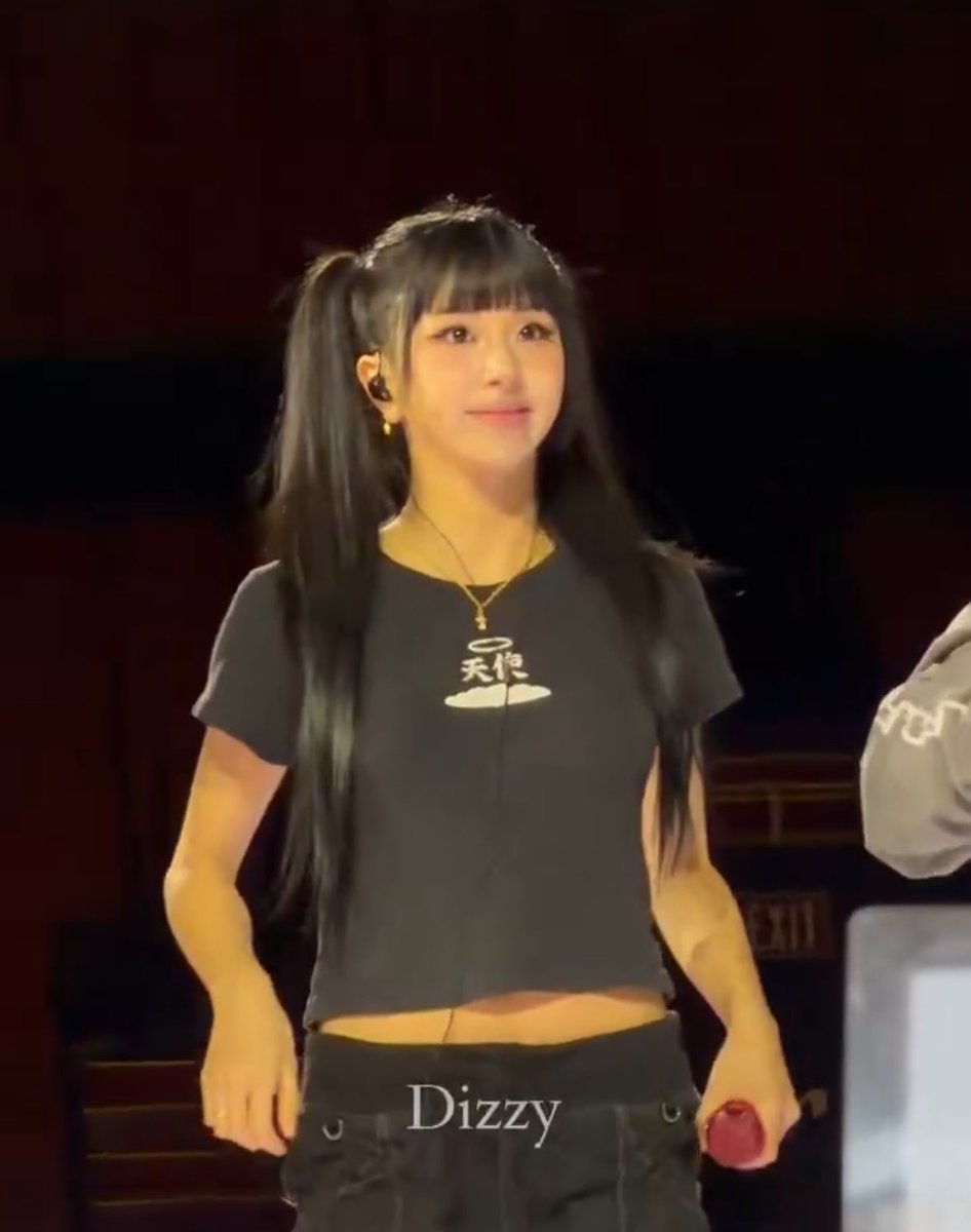 chaee_______'s tweet image. 天使Tシャツ着てるしぬかわいい、、、🥹🥹