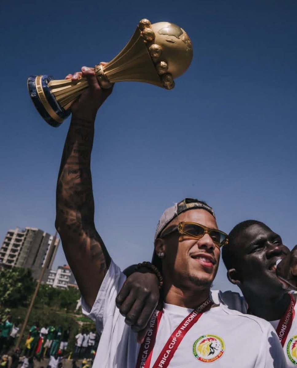 MakhtarDime's tweet photo. L'équipe nationale n'a jamais atteint ce niveau de fraternité, avec des concurrents directs au même poste si proches et potes.

Bolo, mbolo, yéné wanté diam coupe du monde sakh moune nagne ko dieul ! https://t.co/oujWlpC16K