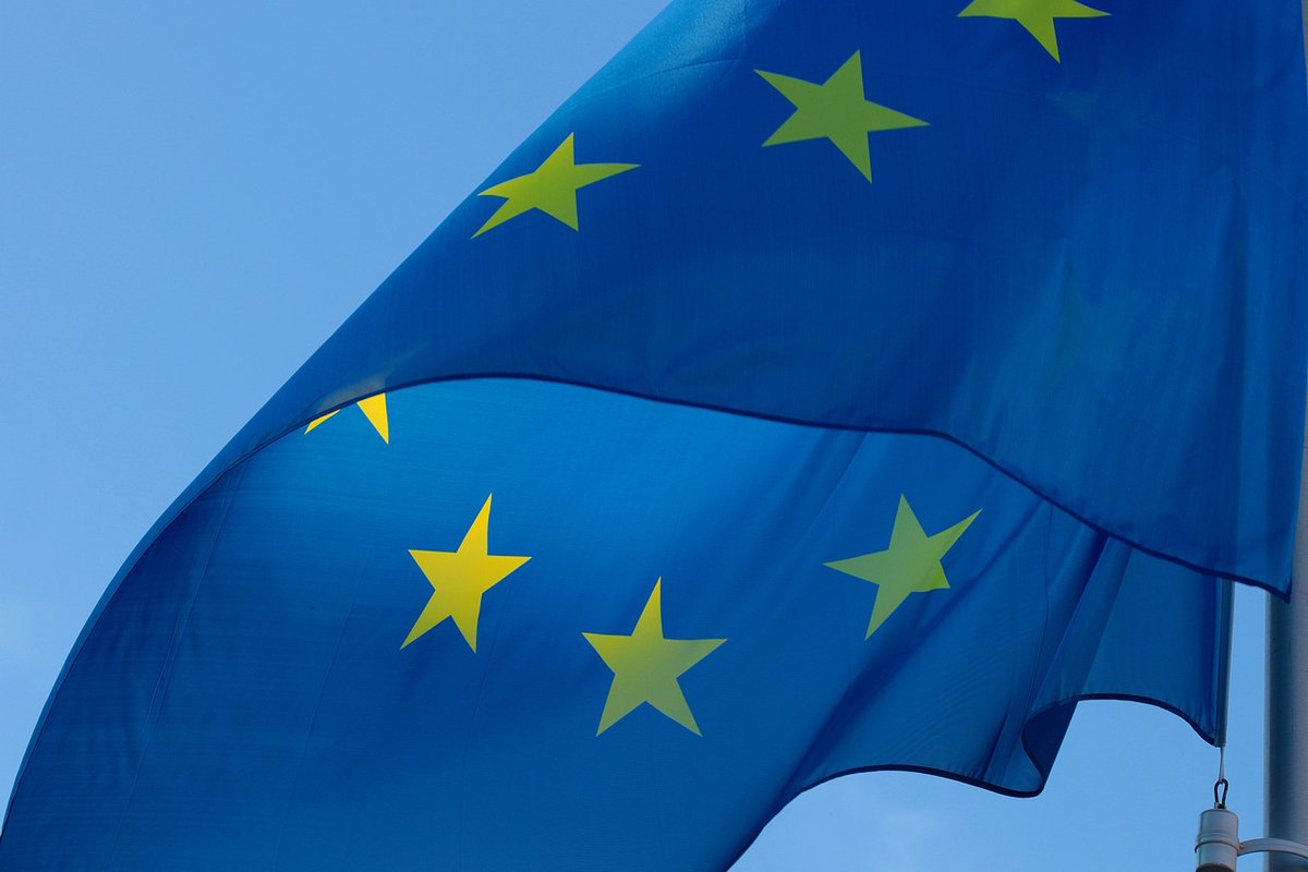 FundacionSEPI's tweet photo. 📢 Ya puedes consultar las últimas ofertas de #empleo y #prácticas en organismos e instituciones de la #UE 🇪🇺, en el boletín que publica semanalmente el @MAECgob, y que nos comparten desde @HablamosdEuropa.
👉 https://t.co/Op3M2v7nxm
#Trabajo #Oposiciones #UniónEuropea #OOII https://t.co/ZcsPXB25dQ