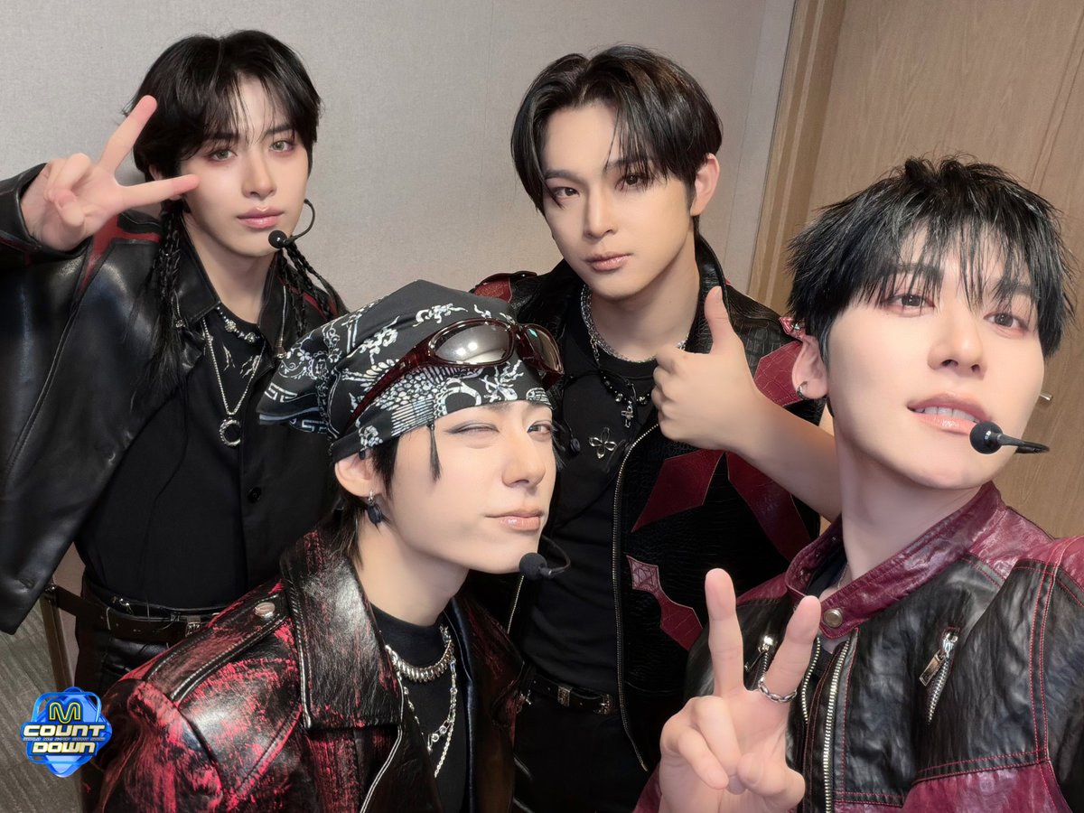 투문 진짜 병원은 바로바로 가세요..
한 달 전부터 가슴 통증 너무 심했는데
그냥 금방 괜찮아질 거 같아서 계속 내려버려두다가
오늘 낮에 병원 갔다 왔거든요?
근데 의사 선생님이 왜 이제 왔냐면서
지금 가슴에 원어스가 들어있대요

#원어스 #ONEUS 
#엠카운트다운 #MCOUNTDOWN