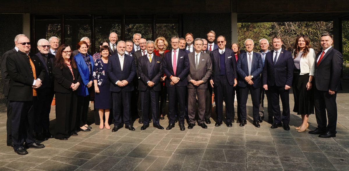 DrSJaishankar's tweet image. Pleased to interact with the Ambassadors from EU countries today.

Spoke to them about the current state of the world with volatility and instability as the new normal.

Made a case for stronger 🇮🇳-🇪🇺 relations that will: 

➡️ Derisk the world economy by cooperating on resilient…