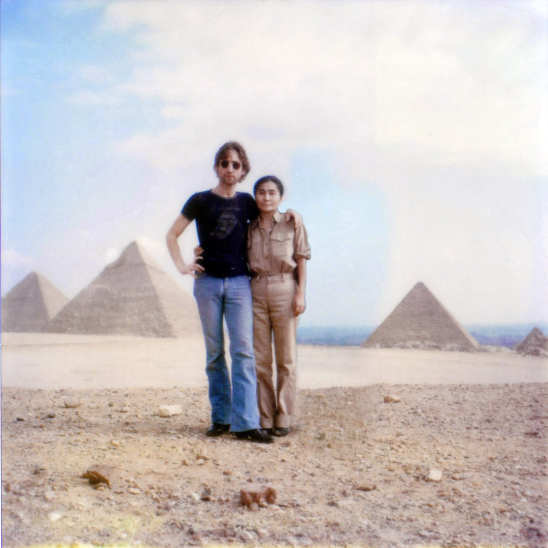 johnlennon's tweet image. EGYPT
Polaroids of John &amp;amp; Yoko in front of the Great Sphynx of Giza with The Pyramid of Khafre in the background and in front of the pyramids of Kufu, Khafre and Menkaure, Giza, Egypt, 22 January 1979. #onthisday