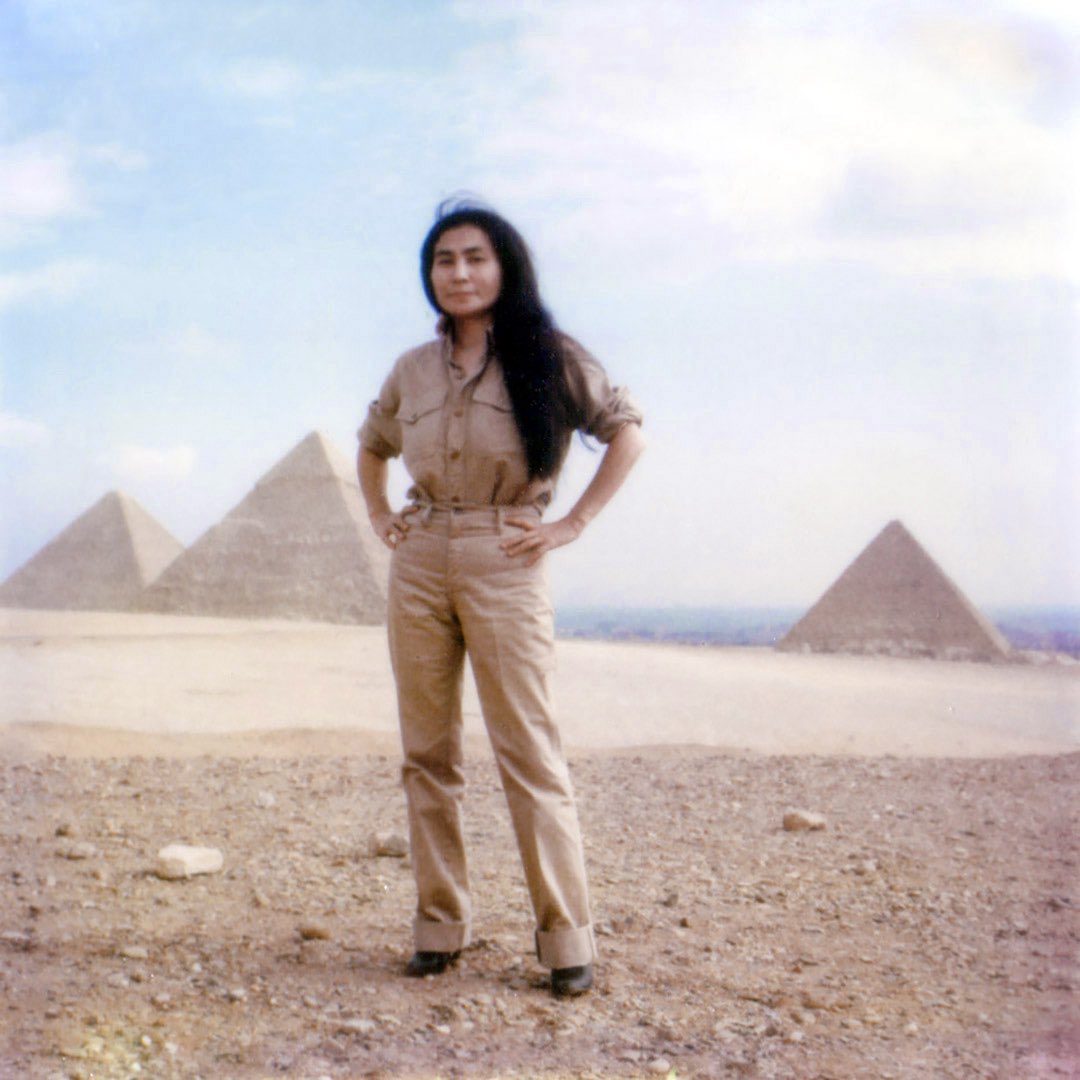 johnlennon's tweet image. EGYPT
Polaroids of John &amp;amp; Yoko in front of the Great Sphynx of Giza with The Pyramid of Khafre in the background and in front of the pyramids of Kufu, Khafre and Menkaure, Giza, Egypt, 22 January 1979. #onthisday