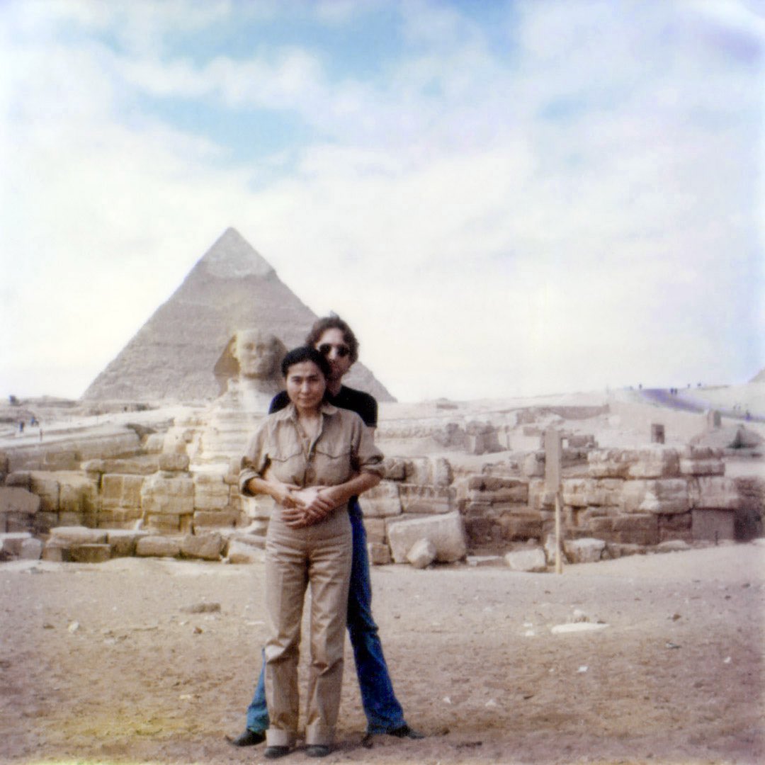johnlennon's tweet image. EGYPT
Polaroids of John &amp;amp; Yoko in front of the Great Sphynx of Giza with The Pyramid of Khafre in the background and in front of the pyramids of Kufu, Khafre and Menkaure, Giza, Egypt, 22 January 1979. #onthisday