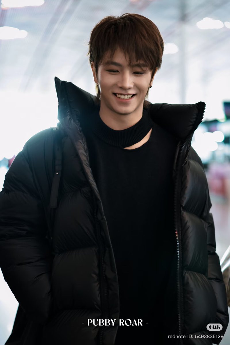 📸260122 WEIBO 🆙

©️ PubbyRoar

#LEV #레비 #レビ
#WANGZIHAO #왕즈하오 #王子浩 #ズハオ
<a href="/LEV_Official_/">LE'V</a> <a href="/LEV_OFFICIAL_JP/">LE'V JAPAN</a>