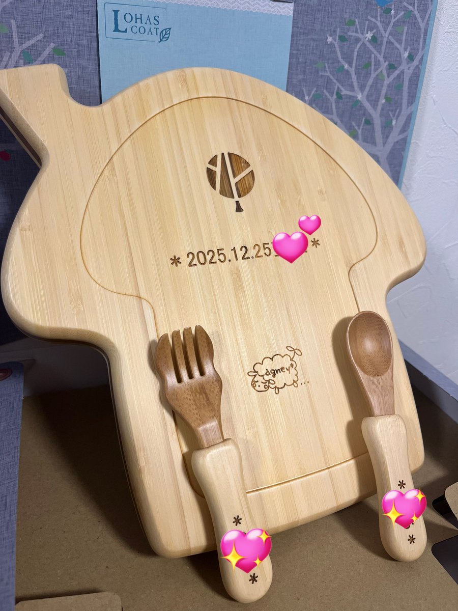 1ヶ月検診無事終了🙌
2週間検診3440g➡️1ヶ月検診4038gに成長👶👏
お臍に臍肉芽種というのができてたみたいなのでそれだけ様子見。
寂しいけどこれで産院は卒業！
産院から出産祝いに名前入りお食事プレート貰った🥰
出産は人生の一大イベントだけど、この産院で出産できて本当によかった！