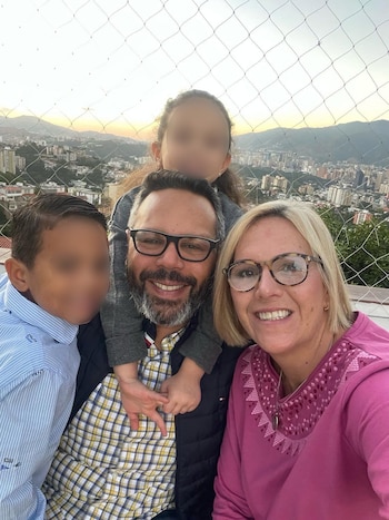 DIFUNDELOYA's tweet photo. 🚨 ¡ÚLTIMA HORA VENEZUELA! 🚨🇻🇪

URGENTE — ¡LO ÚLTIMO! 🇻🇪 🇺🇸

Liberado el yerno de Edmundo González, Rafael Tudares. 

Su esposa, Mariana González, acaba de informarlo. https://t.co/BAc1TUAMOO