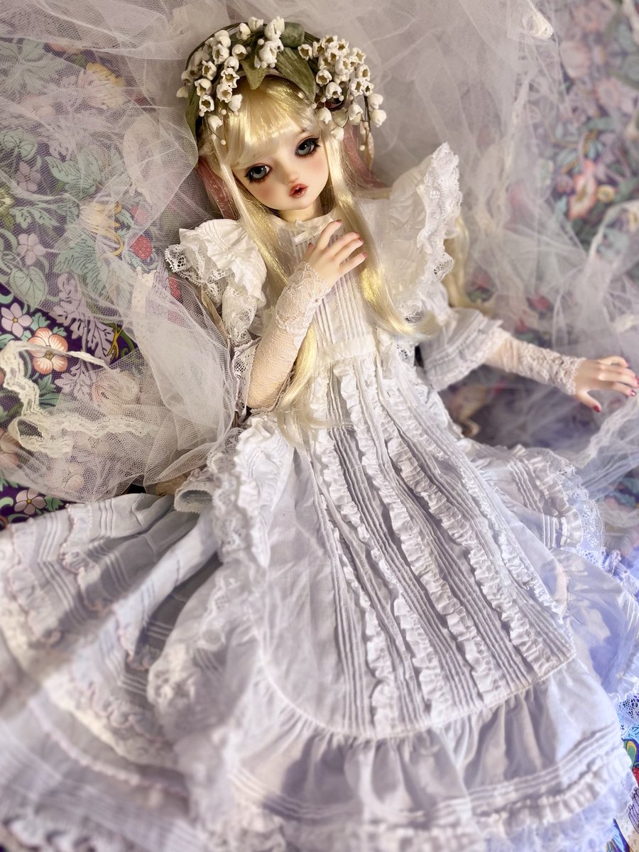 素敵なエプロンを手に入れてしまいました😍
ボリューミーなふりふりエプロン🥰
ドル友さんが可愛く着せてて気になってました。アリスの格好させたいかも〜
コーディネートが楽しめそうな一品、可愛いです🩷
<a href="/xxdolcevitaxxmi/">maison samika🧵</a> #maison samika
