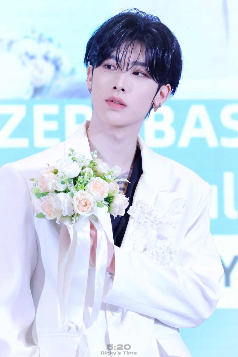 𝟱:𝟮𝟬 tweet media