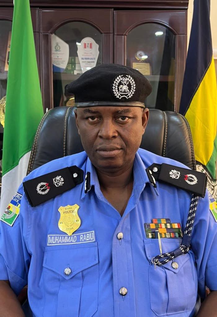 timmosion's tweet image. This is Alhaji Muhammad Rabiu, don't forget his face and name, the Kaduna State Police Commissioner who denied the kidnapping of over 177 Christians worshippers in the Church (Kaduna State Nigeria 🇳🇬) by Fulani-Islamist terrorists 

He didn’t just deny it, he threatened to go…