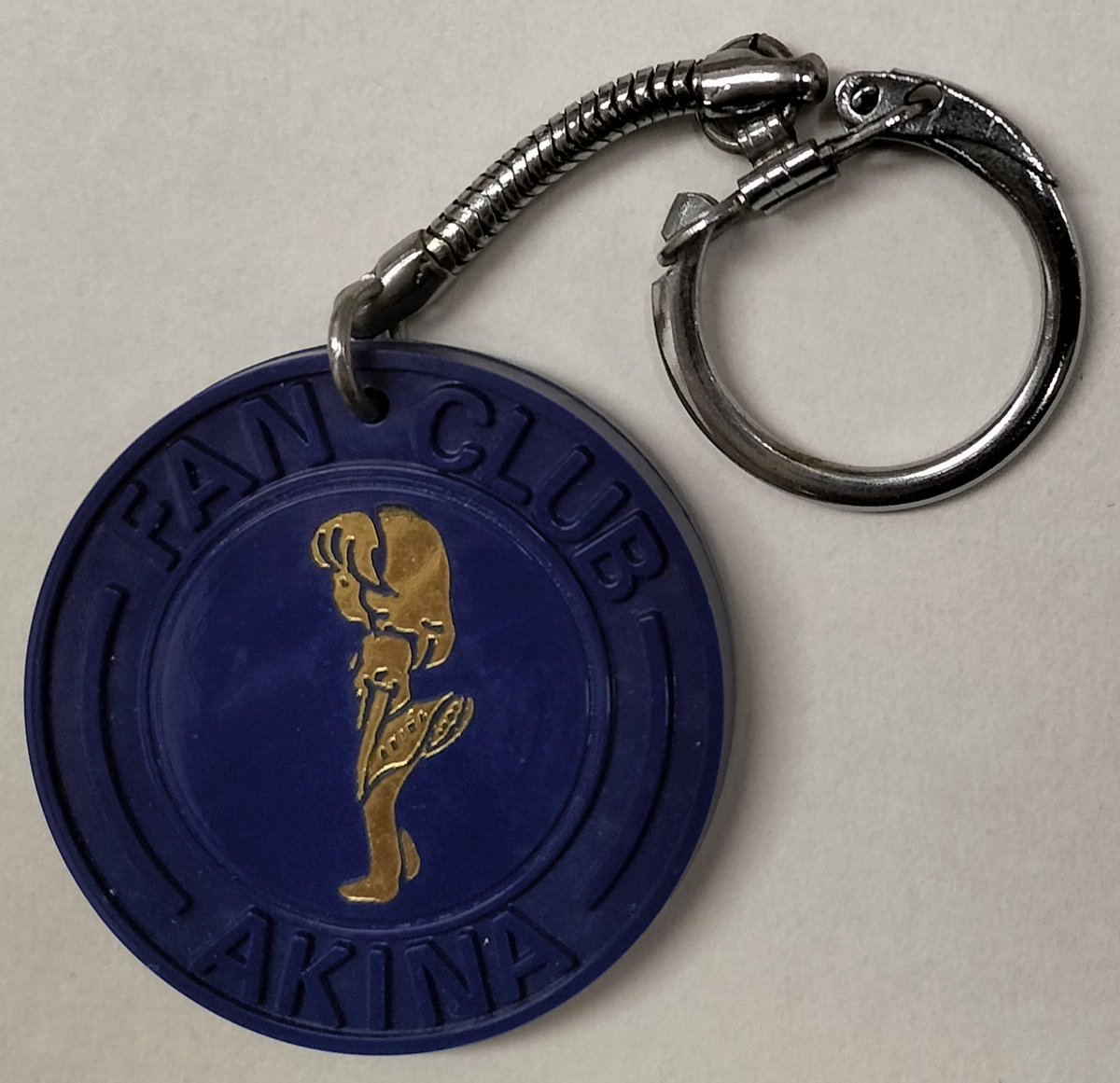 本日入荷のアイドルグッズから。 中森明菜のファンクラブキーホルダー