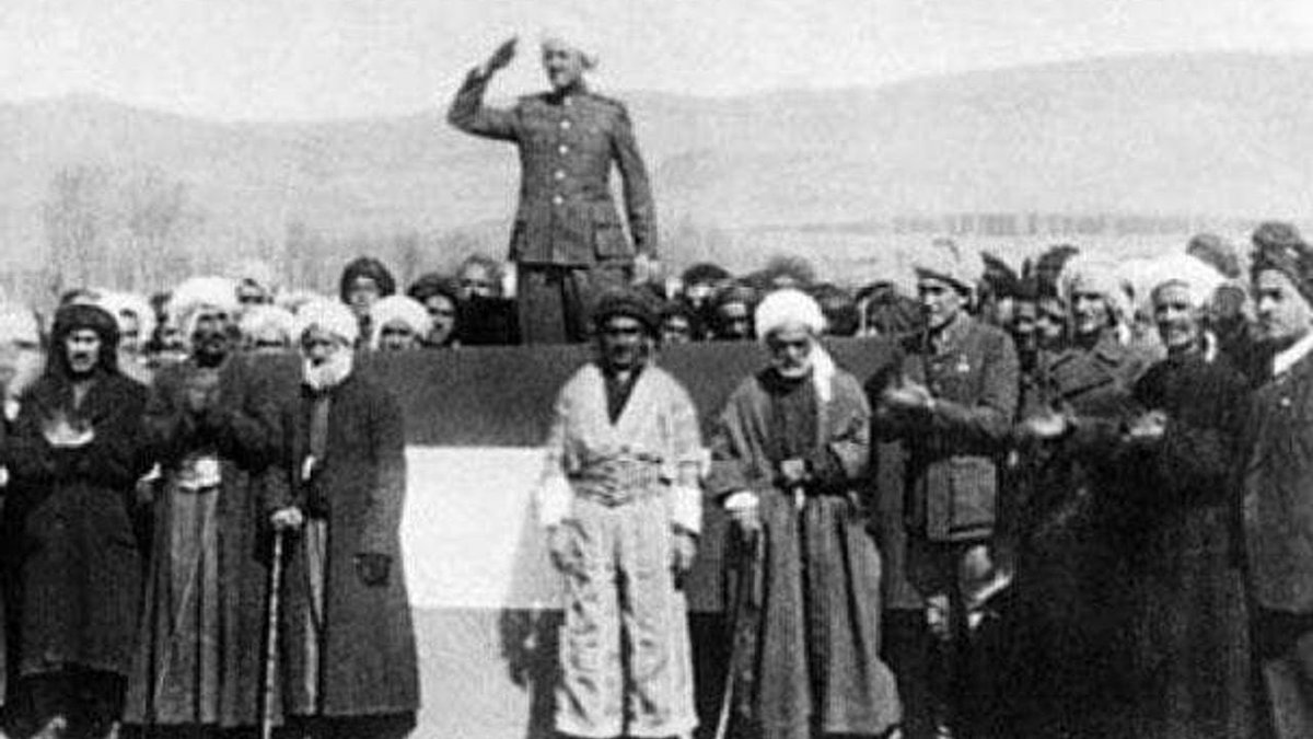 mohsin_doski's tweet photo. bi serfirazî û serbilndî komara muhabadê li bîr tînîn , silav li giyanê qazî mohammed û hevalên wî , silav li giyanê hemî şehîdên rêya rizgariya kurdistanê. https://t.co/me729RiRDo