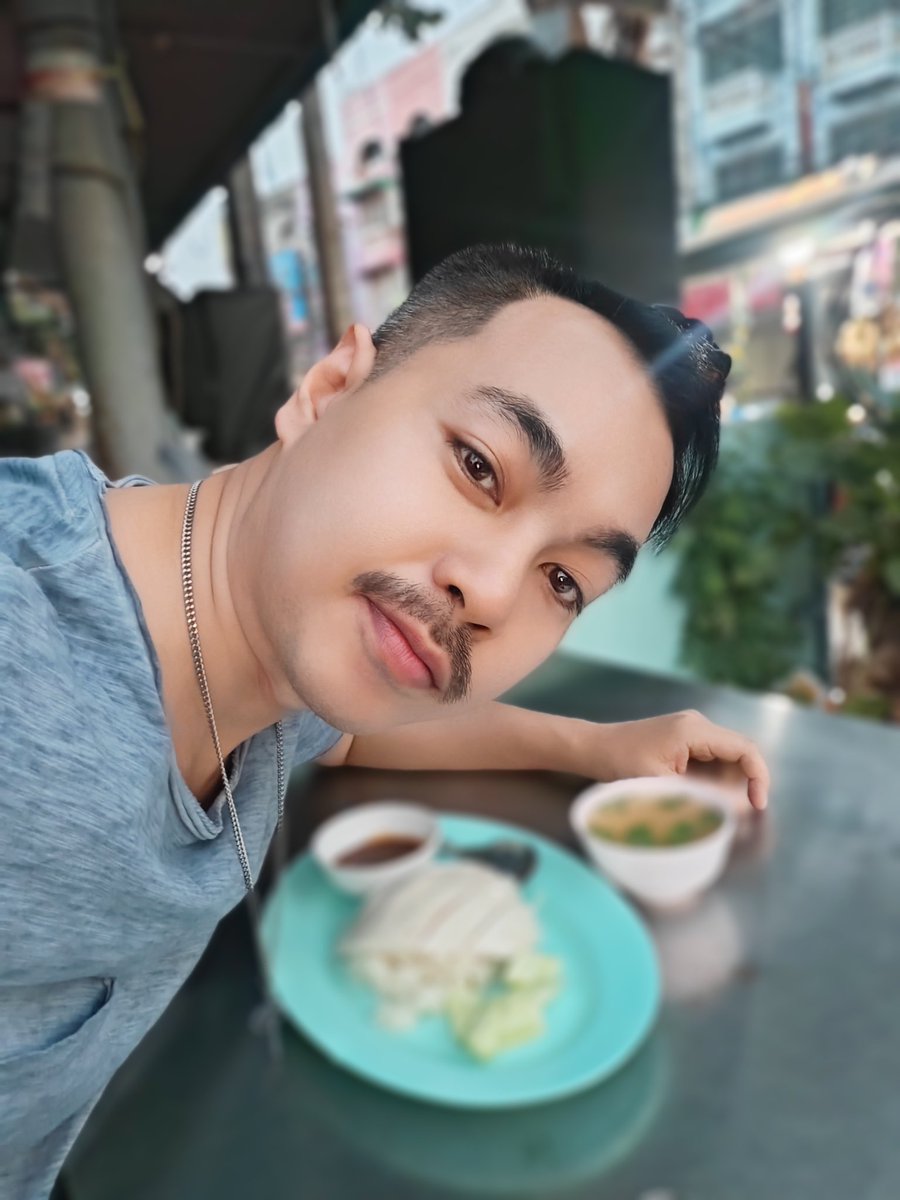 khunchaioatt's tweet photo. หิวกินง่ายๆก็ข้าวมันไก่ร้านอร่อยแถวบ้าน
#คุณชายหนวดแซ่บ https://t.co/D6rMQTGM3t