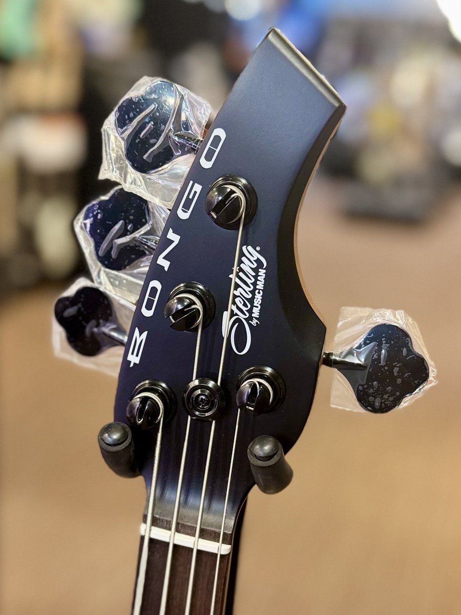basshouse_tokyo's tweet image. 【入荷情報】
#Sterling by MUSICMAN Bongo (Stealth Black)入荷！✨

高いコストパフォーマンスを誇る、スターリン製ボンゴが再入荷！
斬新なボディシェイプとパンチのあるサウンドは唯一無二！
極少数の入荷となりますので気になった方はお早めに🏃🏃

🔻商品詳細はコチラ🔻
ikebe-gakki.com/Form/Product/P…