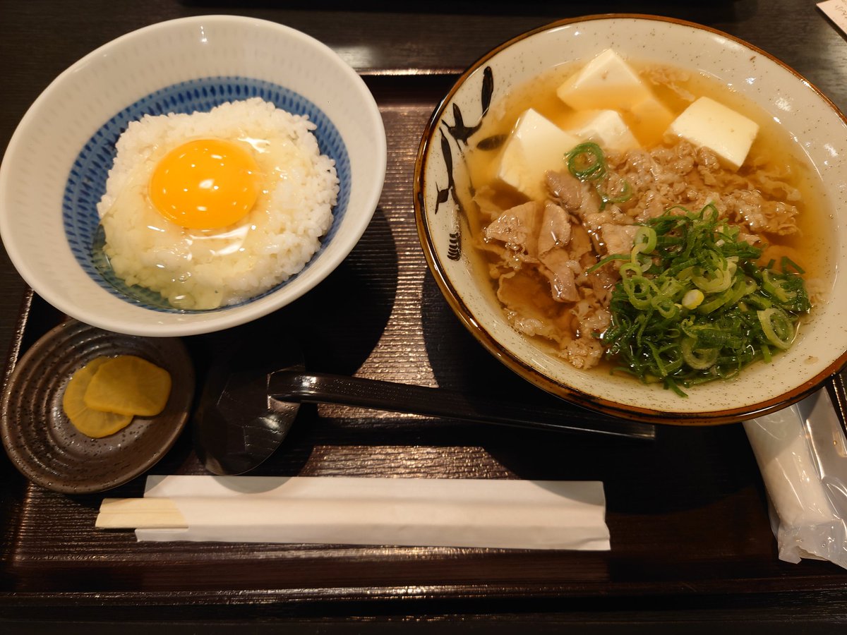 sr14_ae86's tweet photo. なんば花月のトコの！前から行きたかった、ちとせ！さんに初来訪しました😊肉すい＆小玉！開店10分前に行ったけど、1時間待ちでした😁 https://t.co/oJVesTJ7na