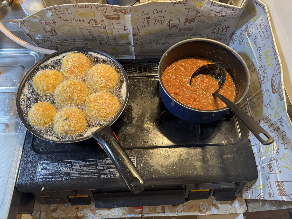 702_chan's tweet photo. 最近料理に目覚めてきたんです、
昨日はライスボールとハヤシソースしました。今日は何作ろうかしら🤔 https://t.co/2ThGSo8LvQ