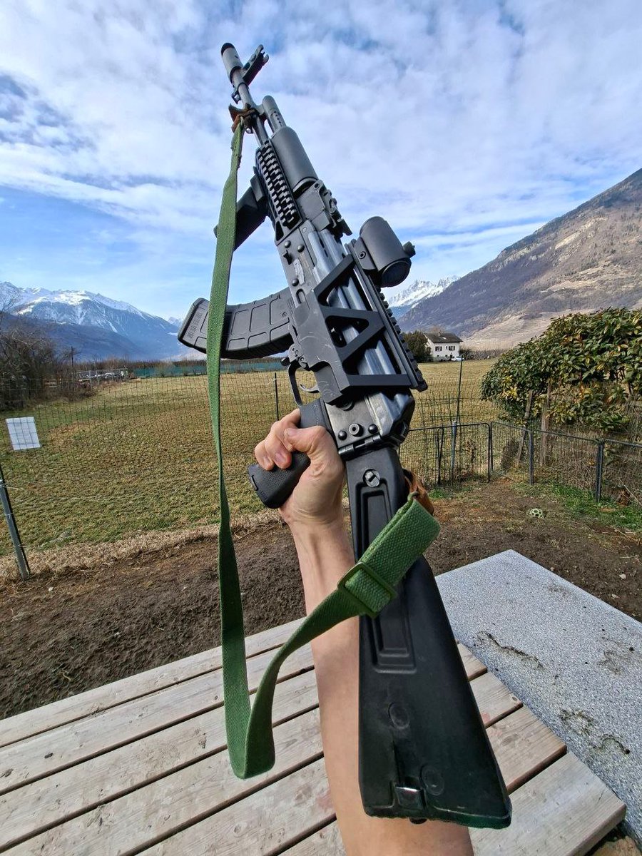 neutral_af's tweet image. In Switzerland you can buy most hunting firearms and bolt actions without a permit, and there's no mandatory training to own it either. Also there's no bans on any semi-autos or standard capacity magazines, just a different set of paperwork.