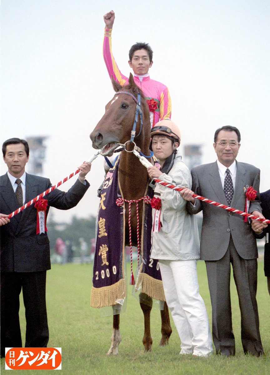 gendai_keiba's tweet image. 騎手姿が見られないのは残念ですが──。
スーツ姿となり、名馬を育て上げ、何度もウイナーズサークルに立って頂きたく思います。
騎手生活、お疲れ様でした。
#和田竜二 #騎手 #調教師