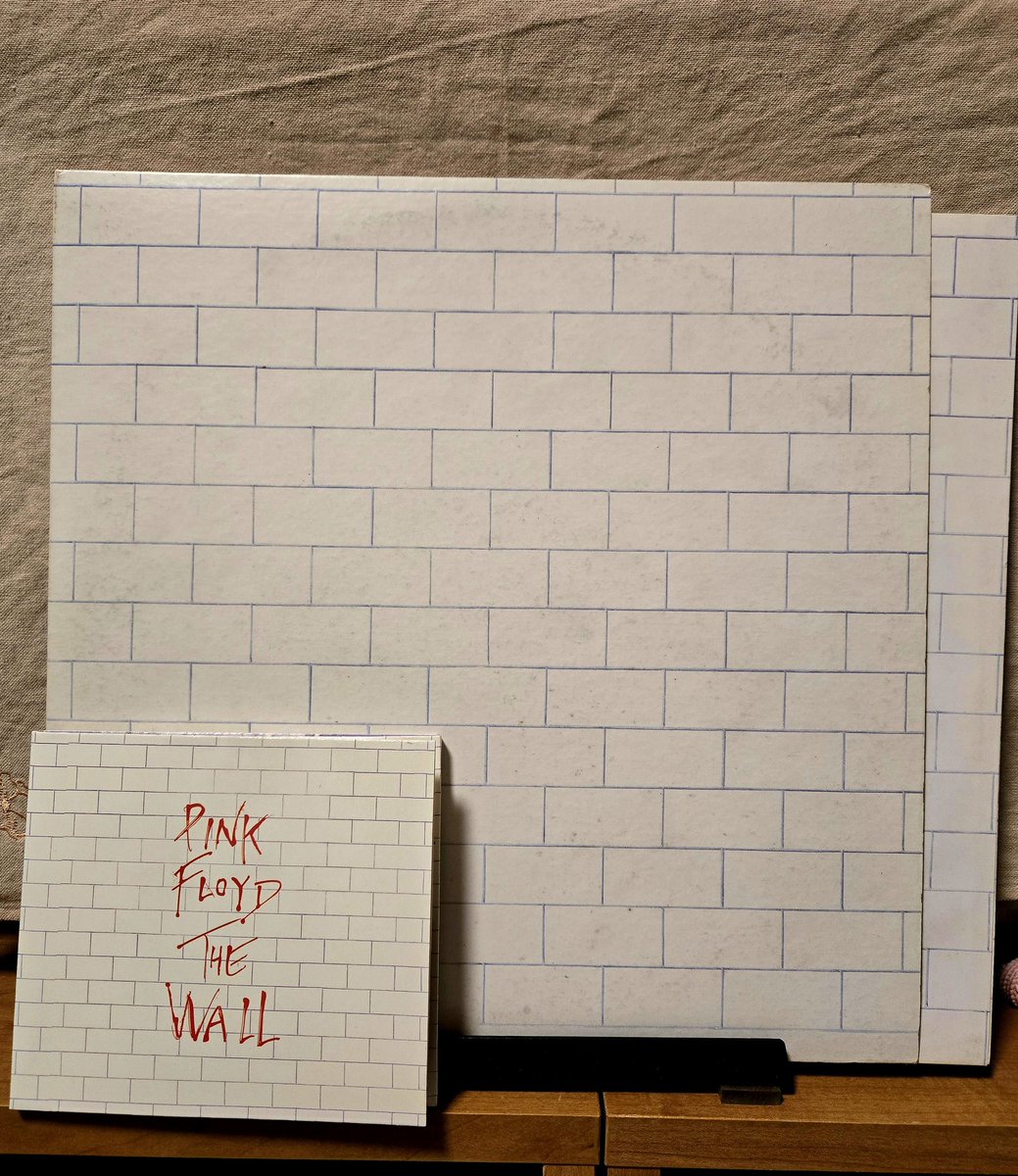 sarah1107jp's tweet photo. こんばんは😊毎日寒いですね😖❄️
今夜は #PinkFloyd #thewall
’79 Release ロックスターピンクの人生を綴ったコンセンプトアルバム シドバレットなのでしょうか 社会への疎外感を壁に例えている 狂気同様に全ての曲が繋がっている構成
#Searecord
Another Brick in the Wall
https://t.co/tbzlt9fW7T https://t.co/WeSLlcMBLq