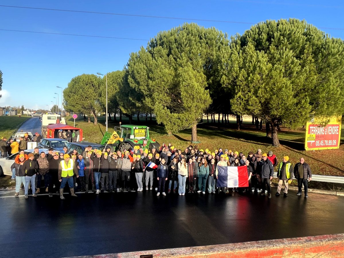 🔴 EN DIRECT – MOBILISATION #CR16 : ET NOS JEUNES, ON LES LAISSE DANS QUEL ÉTAT ?

Ce matin, la Coordination Rurale Charente se mobilise aux côtés des élèves du lycée agricole de Barbezieux pour porter une question simple mais fondamentale :

👉 Quel avenir pour ceux qui se