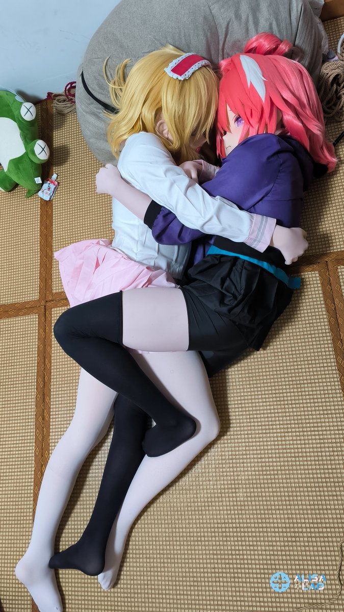 被捆在一起了～
好像，感觉还不错～ 
既然分不开的话就一起抱抱吧～  

🪢 <a href="/YdtKevin/">Kevin YDT·Gaster</a>
📷 <a href="/yaasuo6666/">走马啸夕风</a> (1-3) <a href="/YdtKevin/">Kevin YDT·Gaster</a> (4) 
🏠 <a href="/AskalunAwa7801/">Askalun Awaken</a> 
阿福 <a href="/FFFlyXXX/">提拉米苏丶</a>

还有绳师的配文（NSFW 警告） pixiv.net/novel/show.php… 

#kigurumi #着ぐるみ #bondage