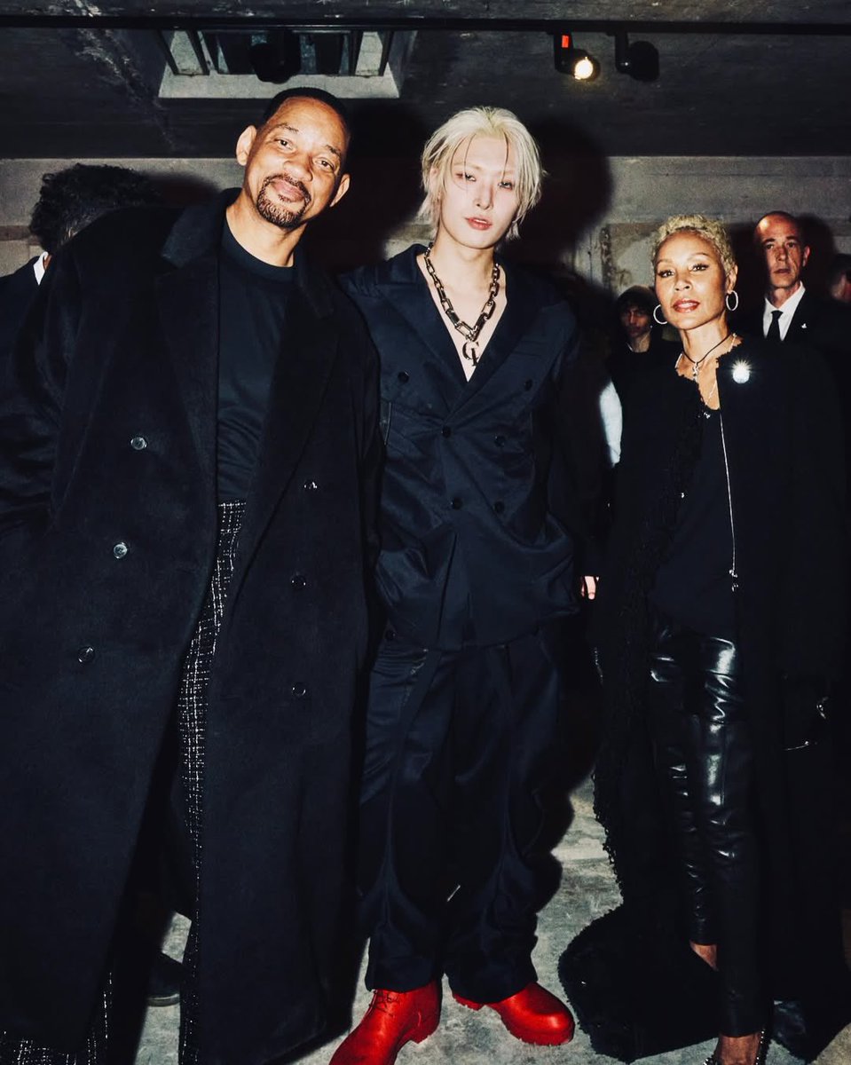 1024updates's tweet image. [📷] Mingi with Will Smith, Jada Smith and Jaden Smith

#MINGI #민기 #ChristianLouboutin
@ATEEZofficial @LouboutinWorld