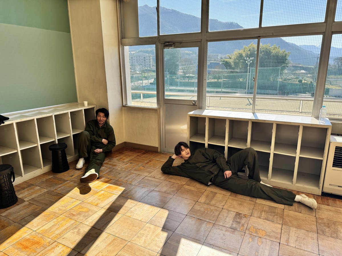 #パンチドランクウーマン

休憩中の2人☀️
ジェシーさん、寝てますー？？💤笑

TVer第1・2話見逃し配信中！
bit.ly/tver_x_organic…

【第3話】𝟏月𝟐𝟓日(日)よる𝟏𝟎:𝟑𝟎
篠原涼子 ジェシー(SixTONES) 藤木直人
高橋努