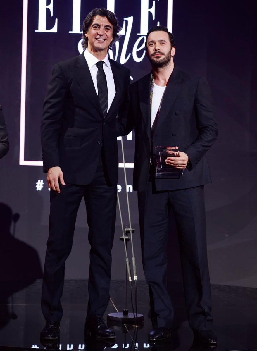 BarisArducWorld's tweet image. 📸 NEW

Elle Style Awards 2026’da "Yılın Stil Sahibi Erkek Oyuncusu" ödülünün sahibi olan Barış Arduç ve İbrahim Kutluay 

#BarışArduç