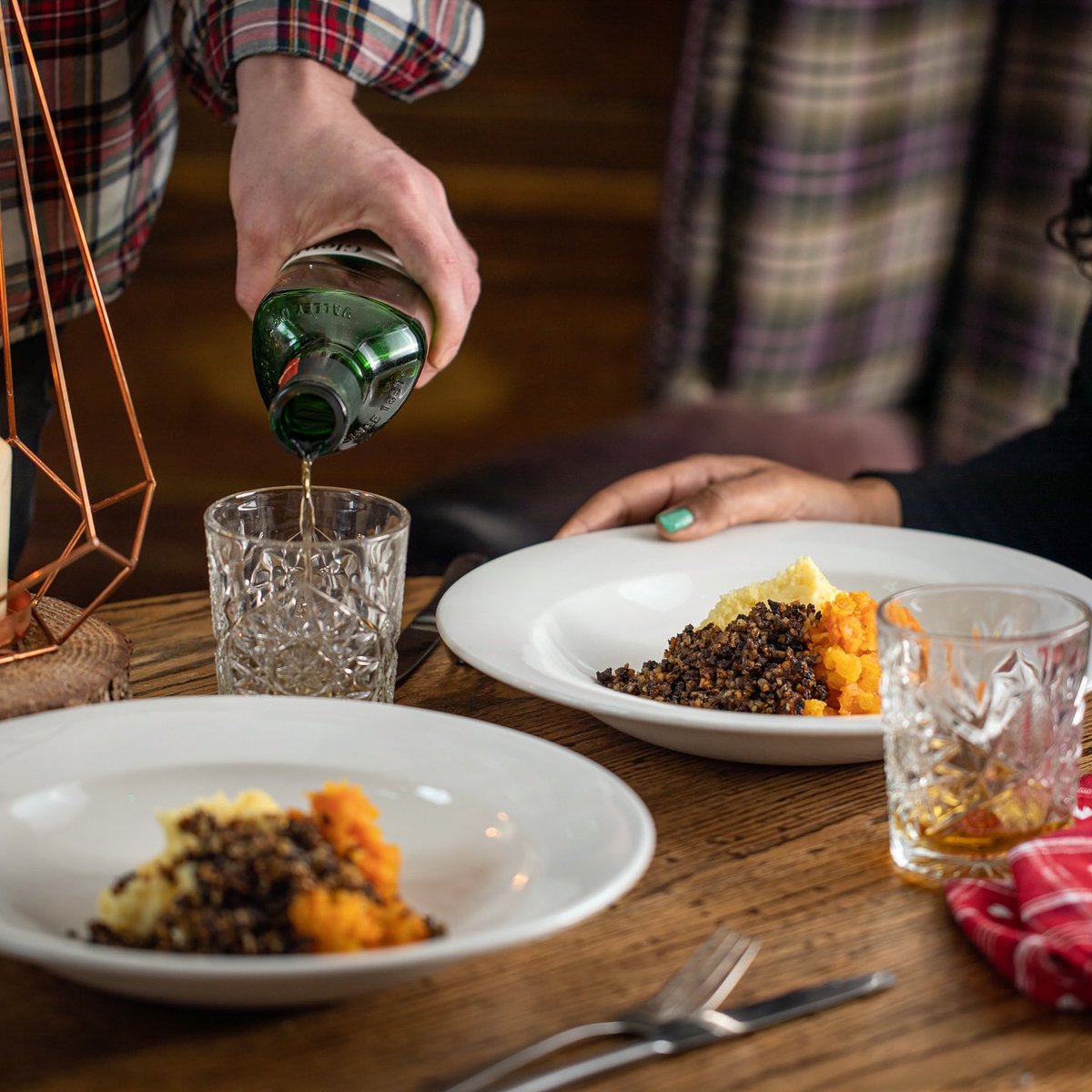 We’re celebrating with our Scottish friends for Burn’s Night 2026! Join us this Sunday for some delicious Burn’s Night supper specials and of course, some wonderful scotch and the classic whisky sour 🏴󠁧󠁢󠁳󠁣󠁴󠁿🥃🍴

#youngspubs #burnsnight #london #teddington